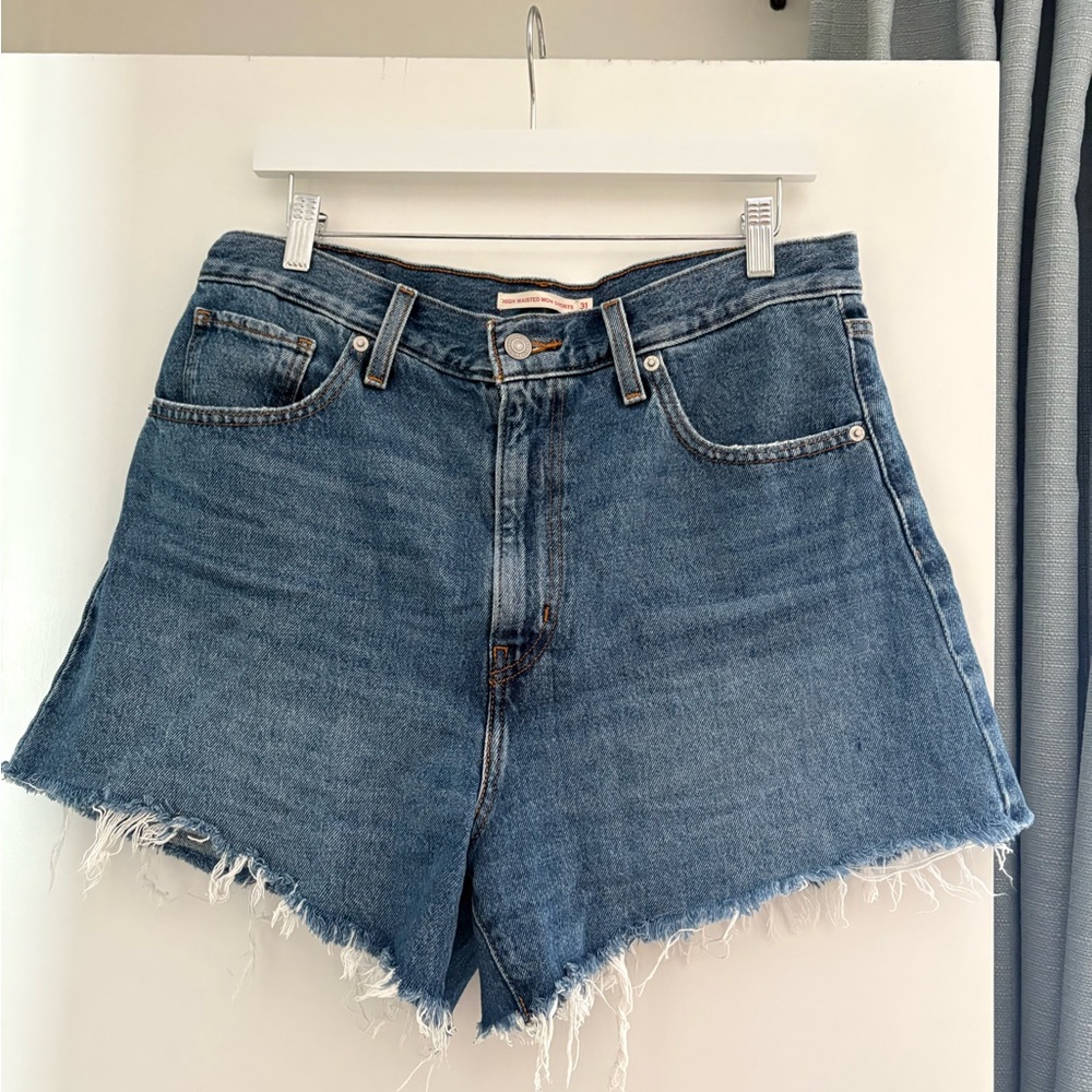 Levi’s High Waisted Mom Shorts size 31